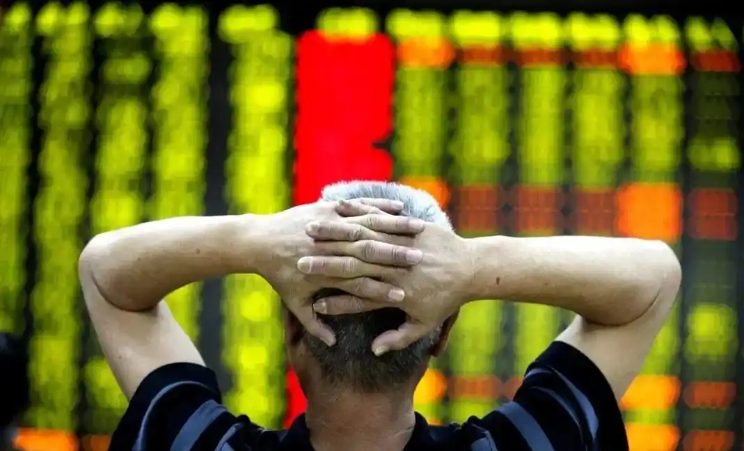 A股尾盘神秘资金拉红_股票尾盘拉高_指数失真割裂走势