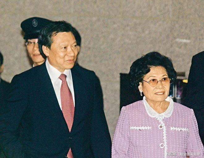 2026 香港本土银行排名_2026年香港富豪榜 李嘉诚身家增长 霍家财富统计方式